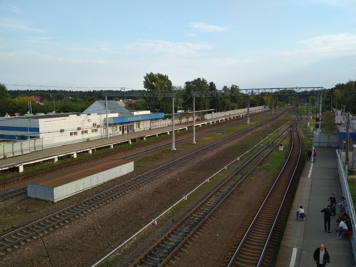 Такой Ж/Д вокзал Обнинска. На мой взгляд совсем не соответствует величию города.