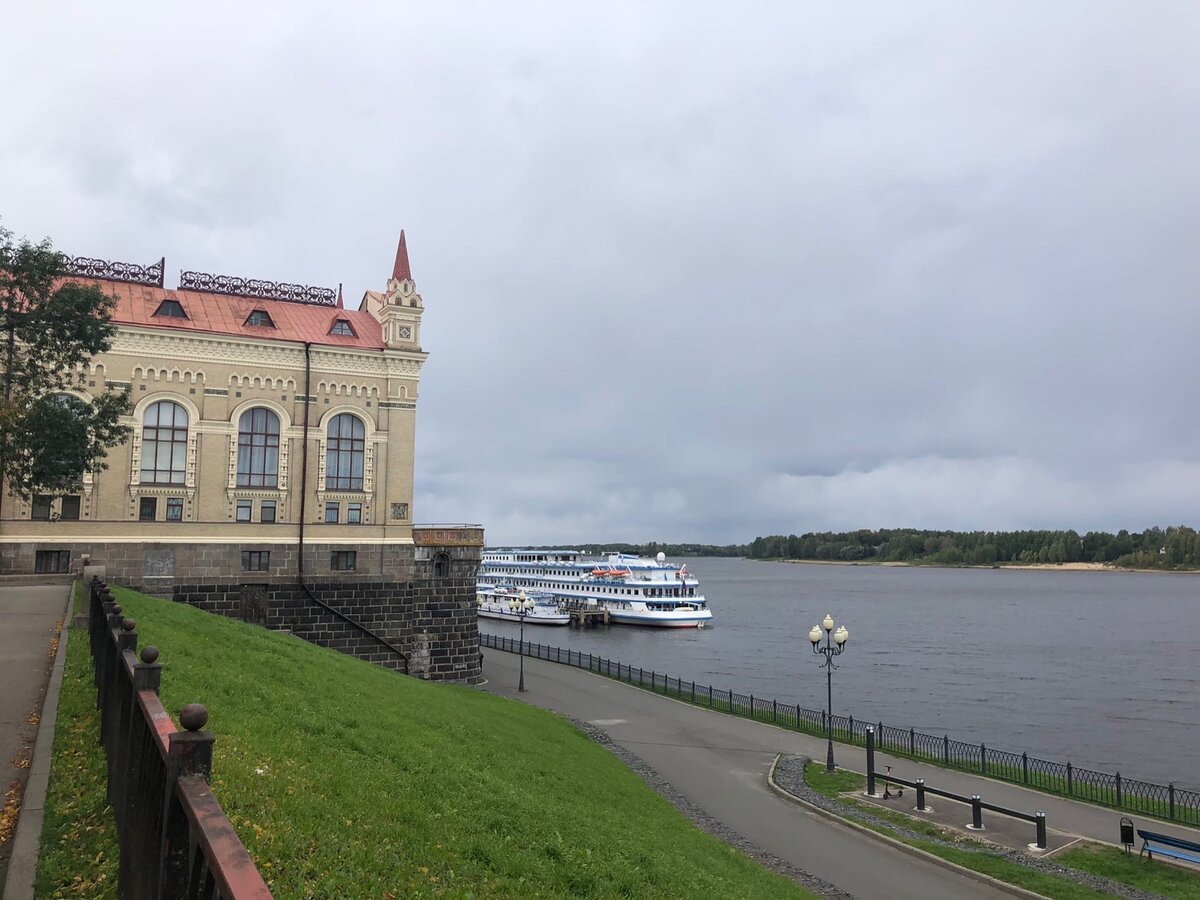 Набережная Рыбинска, Исторический музей и причал, фото автора