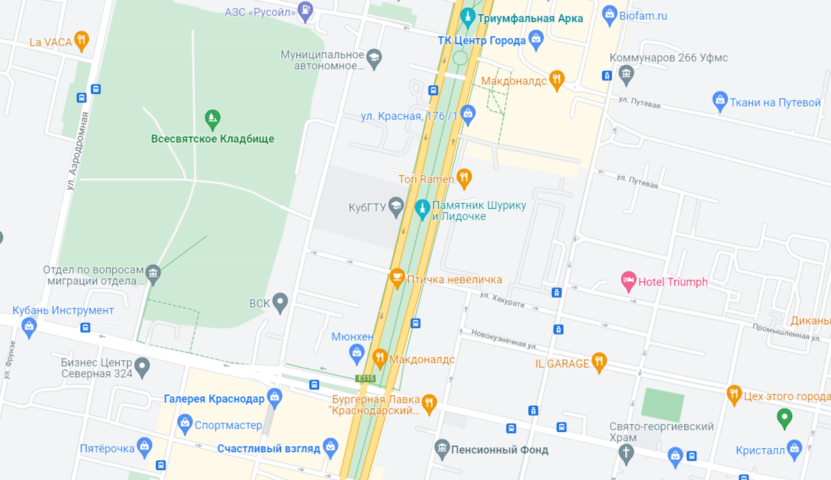 А вот с компьютера уже на карте есть обозначение, что это кладбище. Как видите, кладбище в 5 минутах ходьбы от главной туристической улицы, а также рядом с Торговым центром "Краснодар".