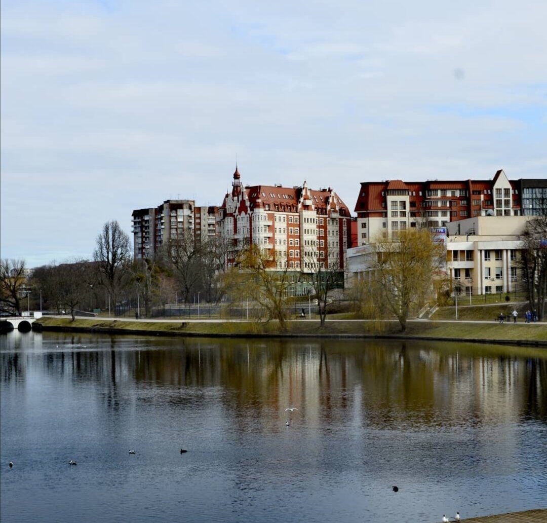 Калининград. Верхнее озеро, ВГТРК "Янтарь" фотография 2020г. 