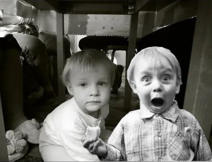 Мир из-под стола выглядит намного удивительнее