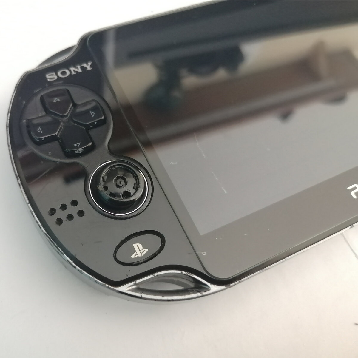 Резиновое покрытие со временем приходит в негодность. И остается только пластиковое основание.