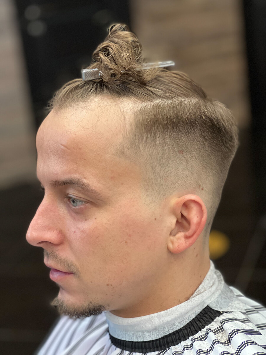 Моем голову и задаём  форму не трогая топ зону.топ зона должны быть не тронута и минимальная длина для накрутки это от 6см в зависимости от упругости волос.