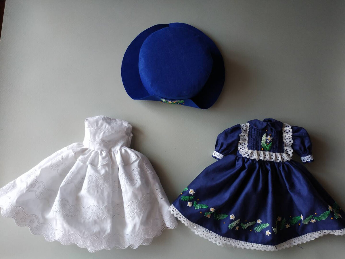 Но весь её гардероб, кроме ботиночек, съёмный, чтобы можно было переодевать, шить новые наряды. Фото из архива автора.