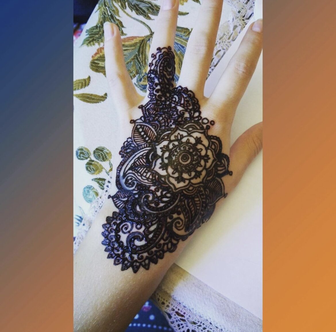 Здесь хна не натуральная. Это мой первый тюбик той самой «хны»