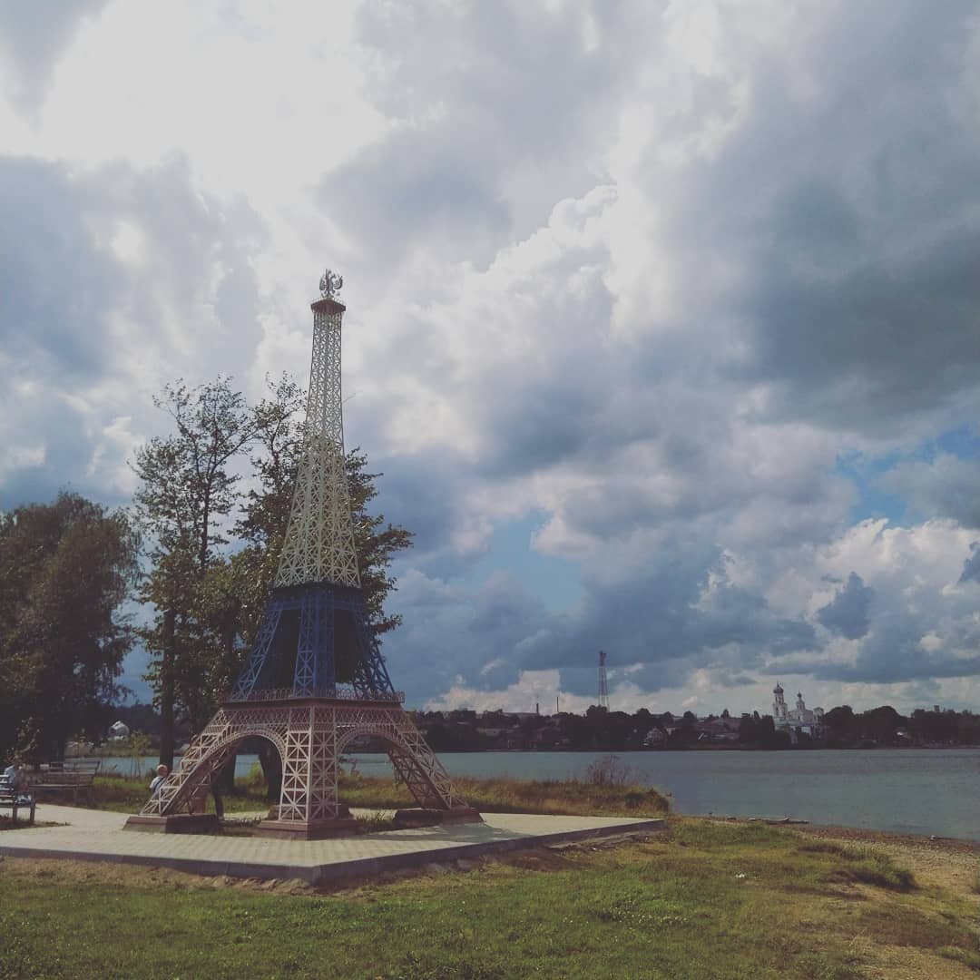 Эйфелева башня, внезапно, в Валдае