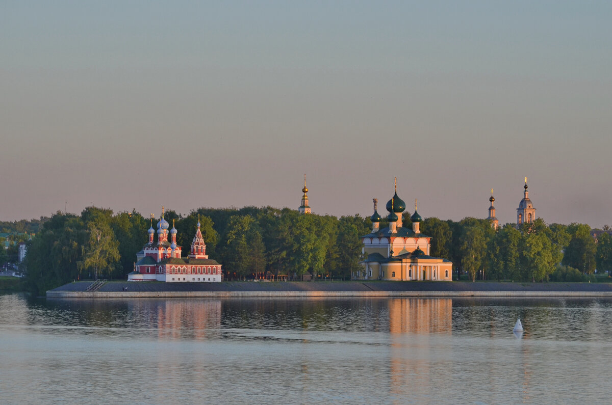 Небольшой волжский городок: немного потрепанный, но весьма уютный и  ориентированный на туризм | Путешествия по городам и весям | Дзен