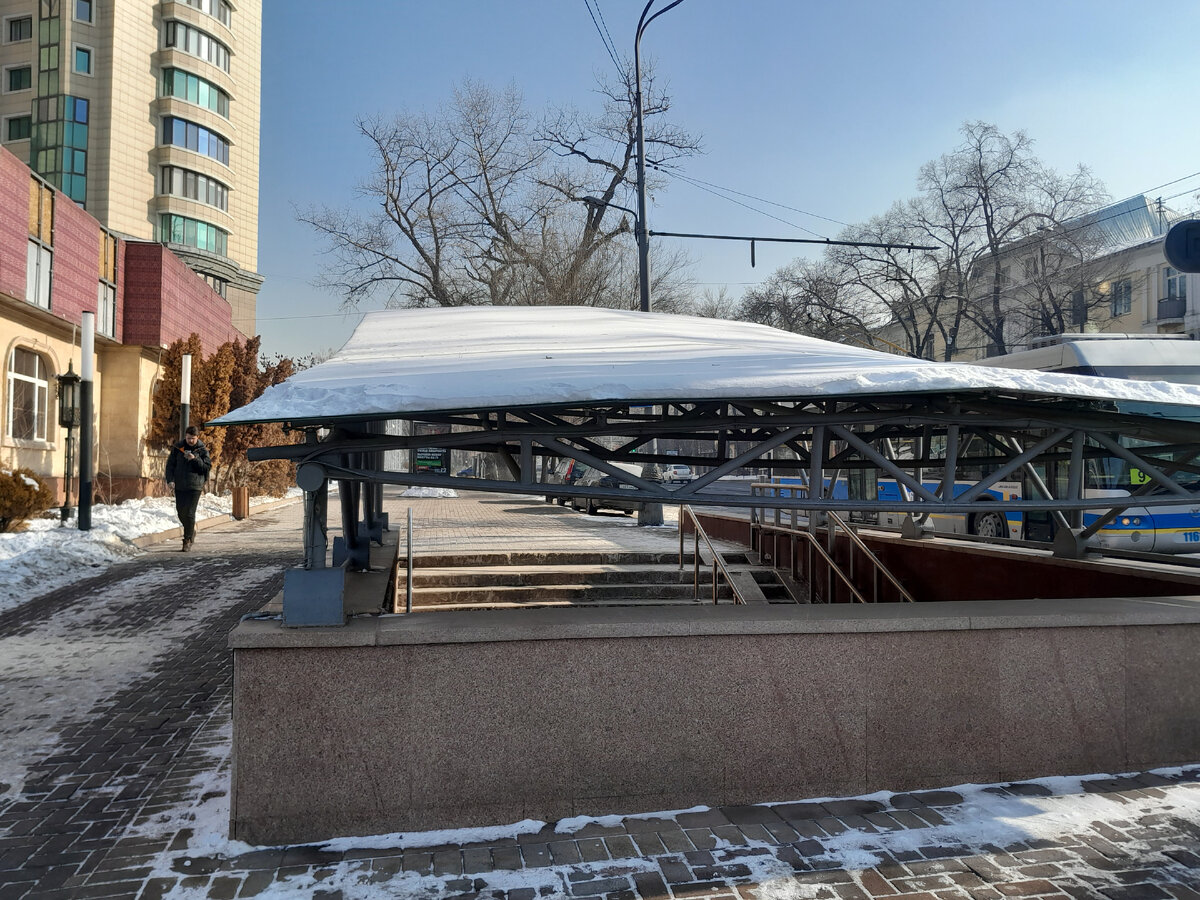 фото вход  в станцию метро