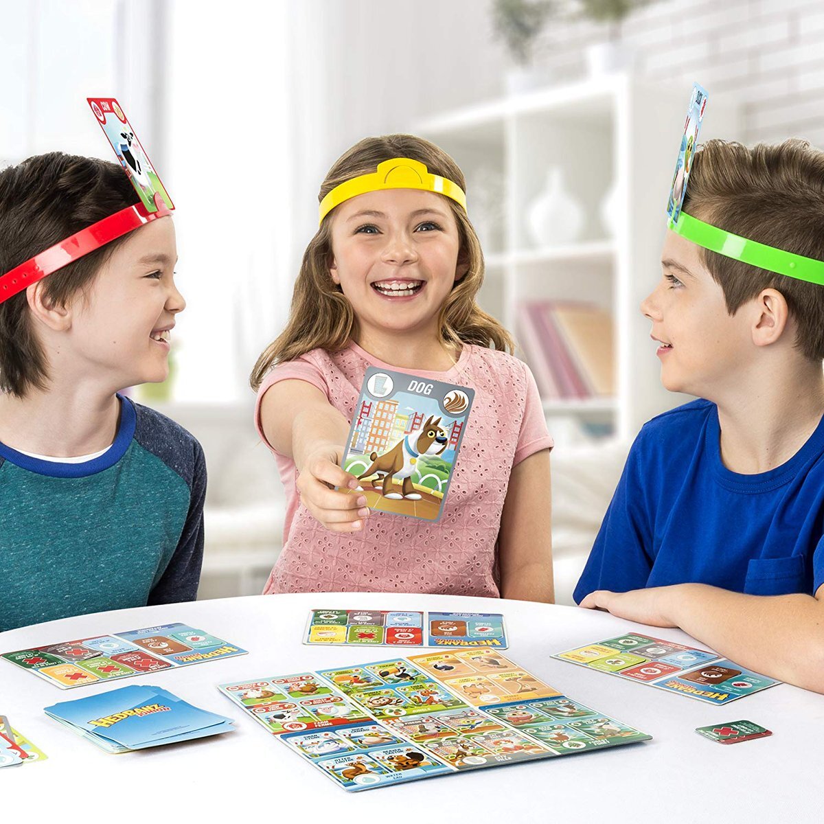 Игра с картинками на лбу