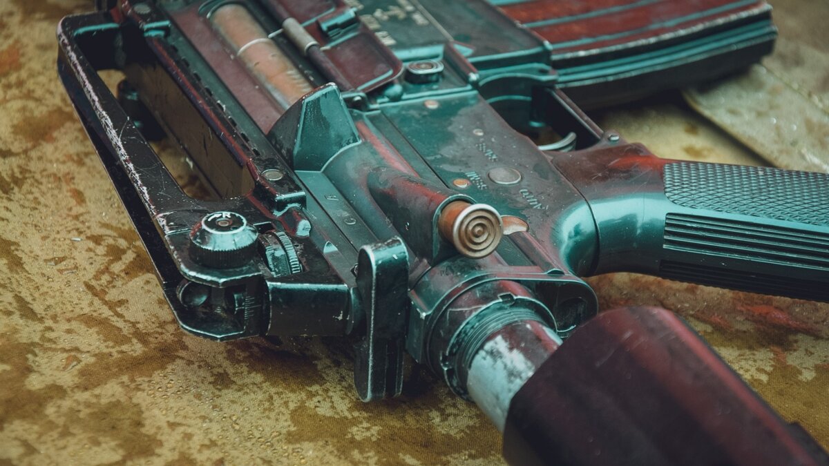     В слободе Семено-Камышенской произошел конфликт между двумя мужчинами, в ходе которого один из них достал ружье и припугнул оппонента, рассказали в МВД Ростовской области.