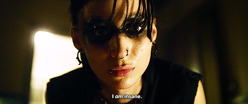 Листеб Саландер. Надпись: «Я сумасшедшая»