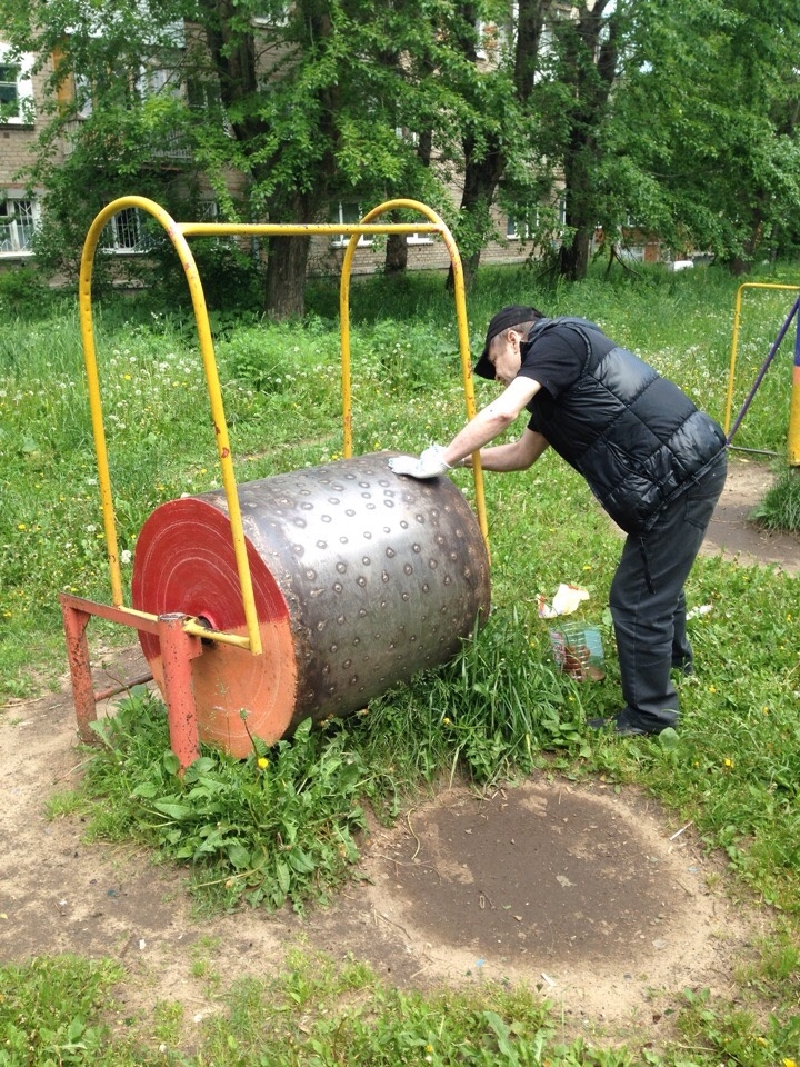 Приезжала администрация района, смотрела, качала головой, пригласили корреспондентов из «АиФ», взяли интервью.  Основная тема: нужно ли помогать таким людям? И Что главное для этих людей – еда или добрый душевный разговор? А вы как думаете?....