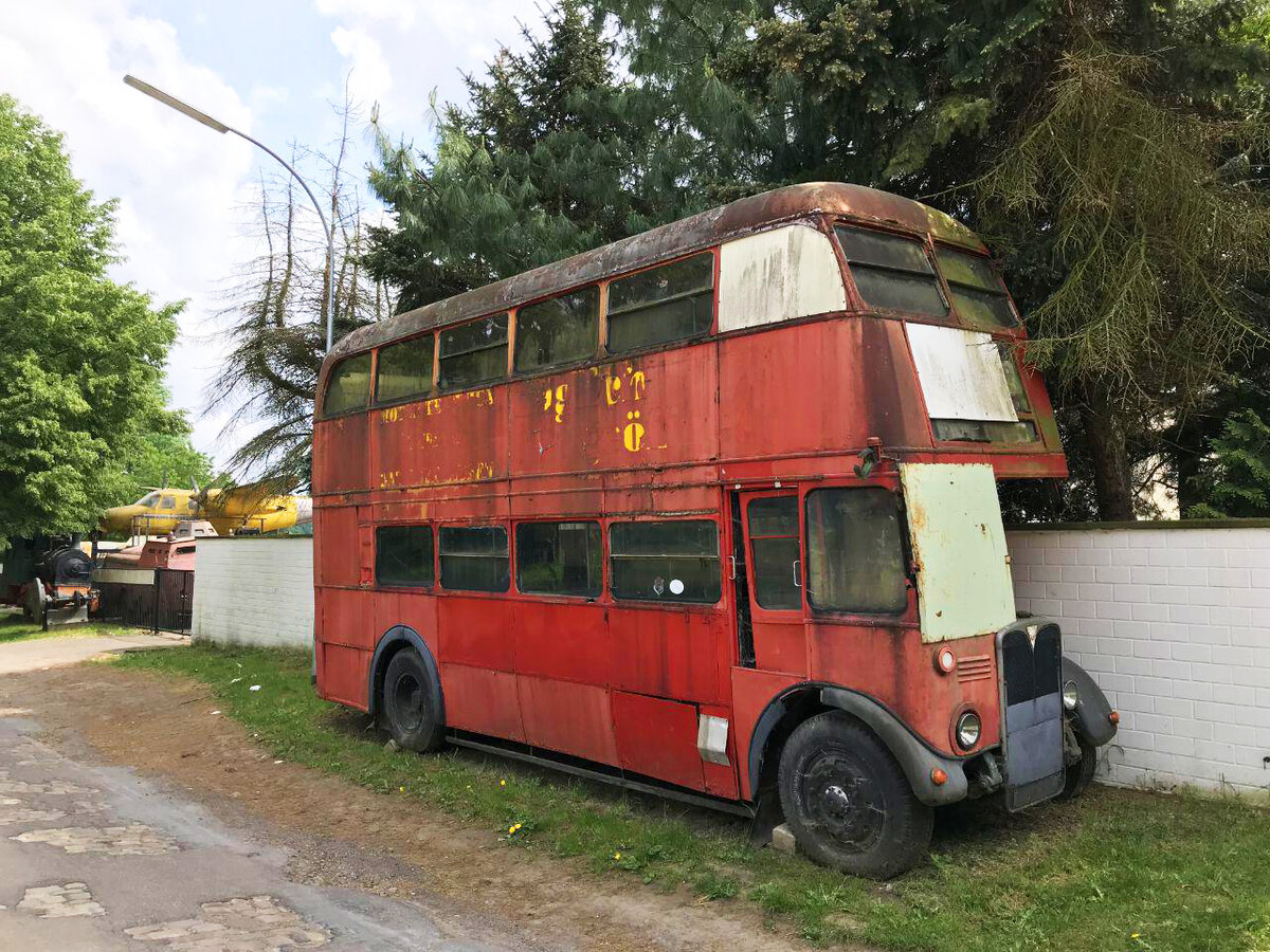 Гигантский двухэтажный автобус