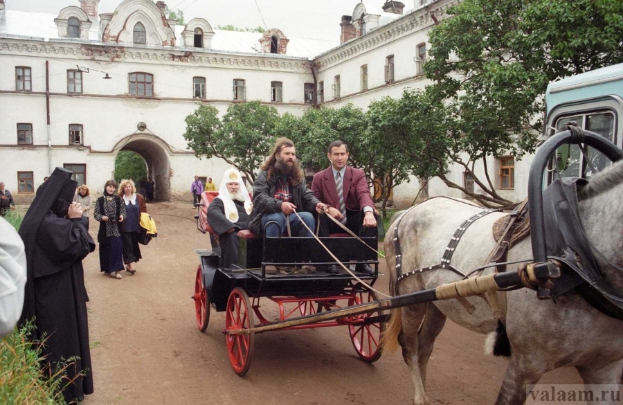 Нам уже начали присылать старые фотографии. Не спеша, по крупицам, собираем историю.  

