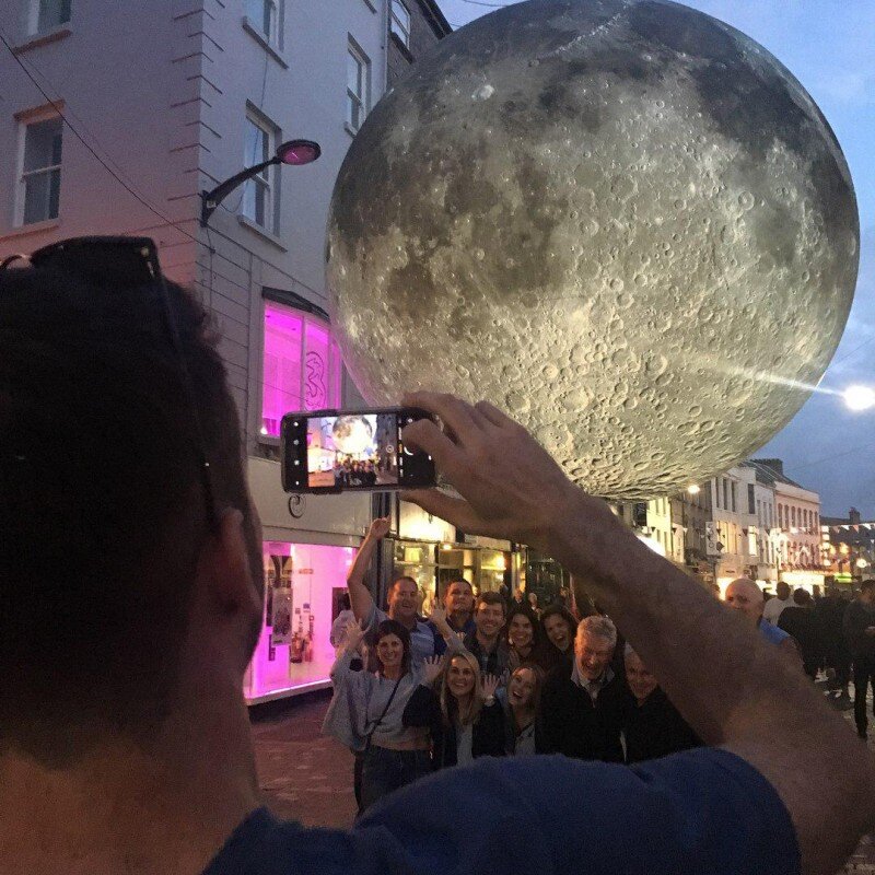 Galway, Ирландия. Фото by Luke Jerram https://www.instagram.com/p/BlRHRxRBCa2/ 