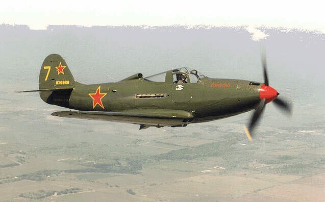 Истребитель американского производства Bell P-39 Airacobra.На таком Девятаев был сбит и попал в плен