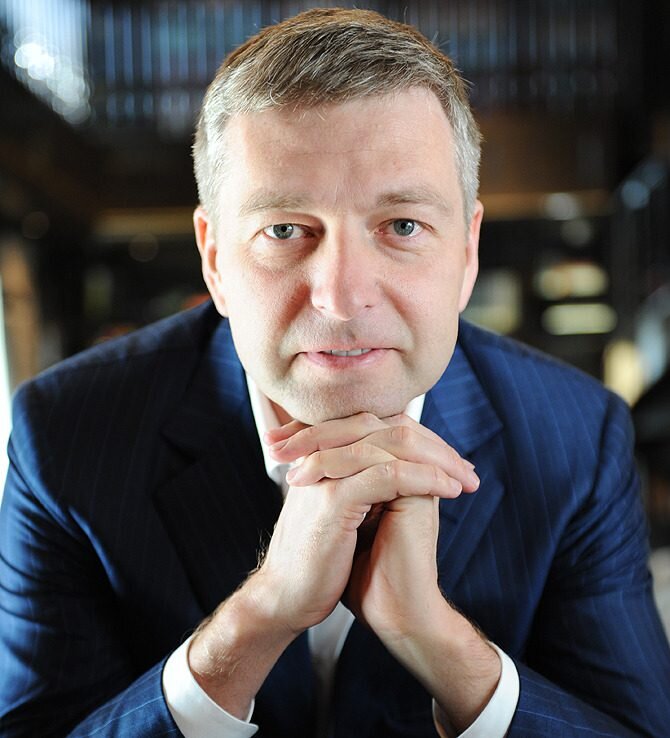 МИЛЛИАРДЕР ДМИТ­РИЙ РЫБОЛОВЛЕВ