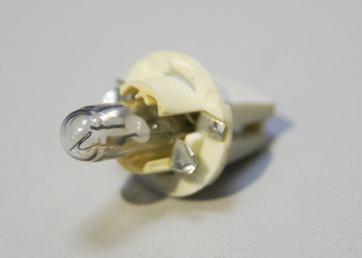 Лампочка от телевизора ссср. Лампа ближнего света mazda 3 bk. Кэлз лампа рн. Лампа бк125-135-60-1 цоколь е27/27. Mazda 3 bk ближний свет лампа.