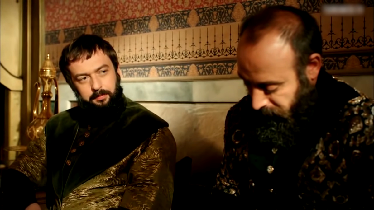 Стоп-кадр из сериала "Великолепный век". Ибрагим-паша (слева) и султан Сулейман.