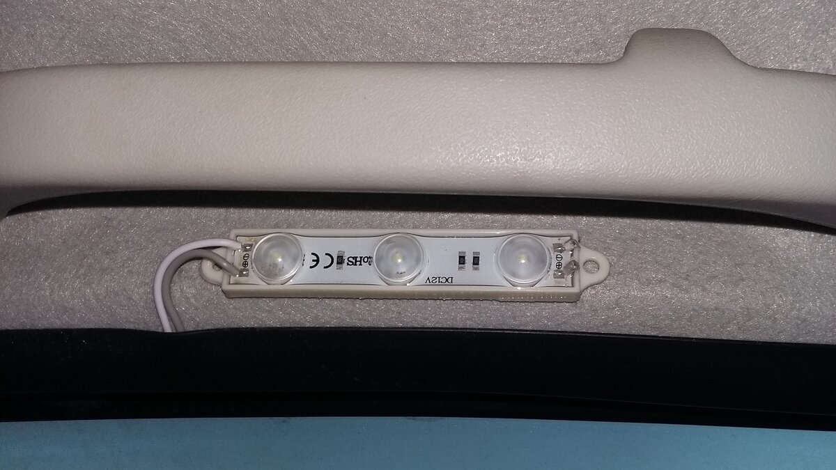 Подсветка для задних пассажиров. 