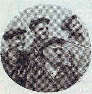 Передовые рабочие стройки, слева направо - столяр И. В. Петушков, маляр В. Я. Орлов, столяр Е. Е. Елецкий, маляр В. П. Красилов, 1961 год.