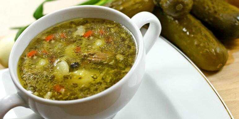 Рассольник с перловкой и солеными огурцами