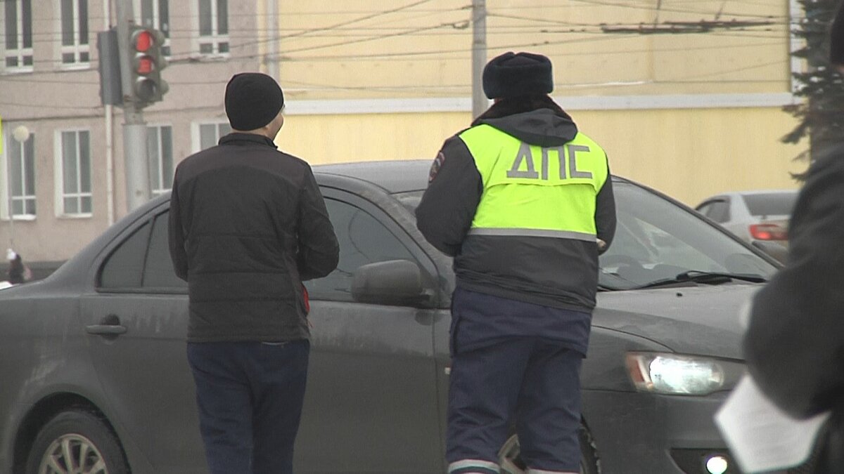 Но одними словами уфимцам это не объяснить, поэтому за тонировку полагается штраф в размере 500 рублей и выписывается требование об устранении нарушения. Если Вас в течении года остановят ещё раз с таким же нарушением — тут уже действует статья, в рамках который на вас фиксируется административное правонарушение и уже суд решает — заплатите вы 500 рублей или вас арестую на срок до 15 суток.