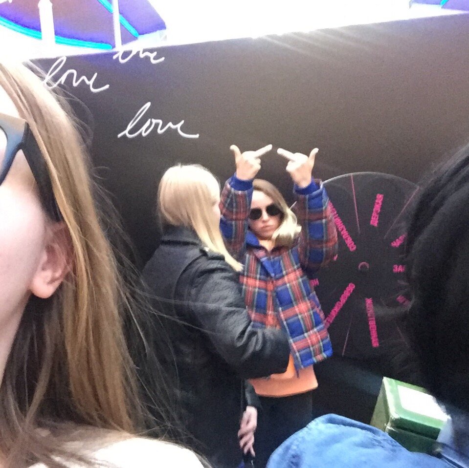 Марьяна Рожкова на сходке.