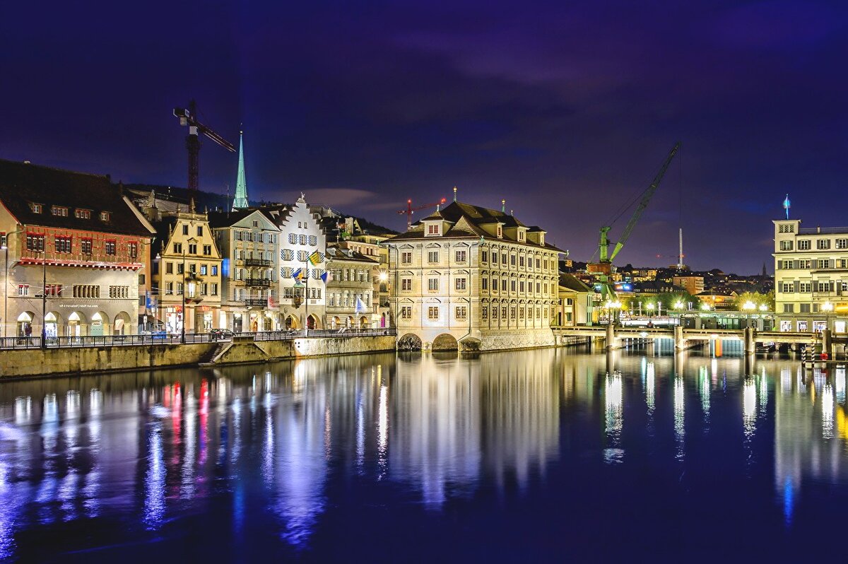 Изменения в Швейцарии происходили медленно. По своей природе консервативное общество приняло полное политическое равенство женщин только в 1990 году.