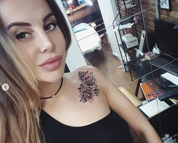 Участница «Дома-2» сделала татуировку на лице
