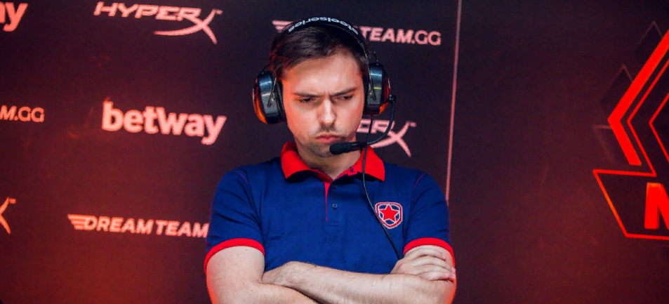 Украинский мультигейминг Natus Vincere объявил о назначении Андрея "B1ad3" Городенского на должность спортивного директора. Бывший профессиональный игрок, известный по выступлениям за команду FlipSid3, будет отвечать за кадровую и трансферную политику организации, а также выполнять обязанности тренера-селекционера: заниматься поиском и отбором талантливых молодых киберспортсменов.