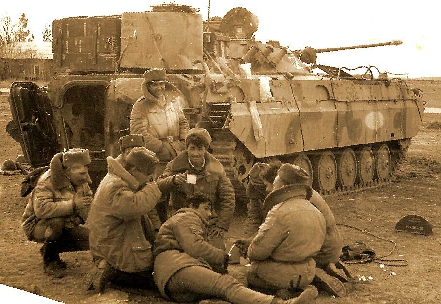 БМП-2Д на заднем фоне. Фото с "Яндекс.Картинки".