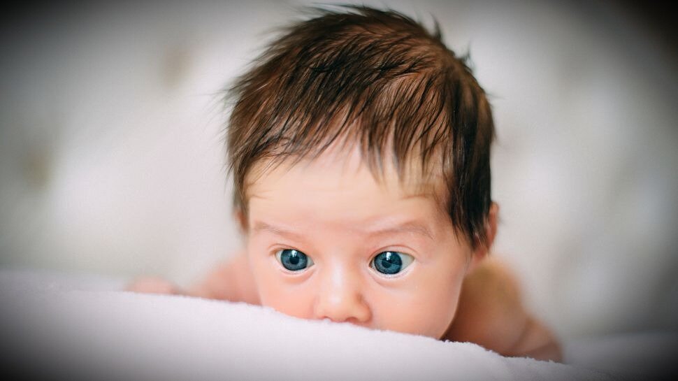 Некоторые дети рождаются с полной головой. Это не значит, что они сохранят это