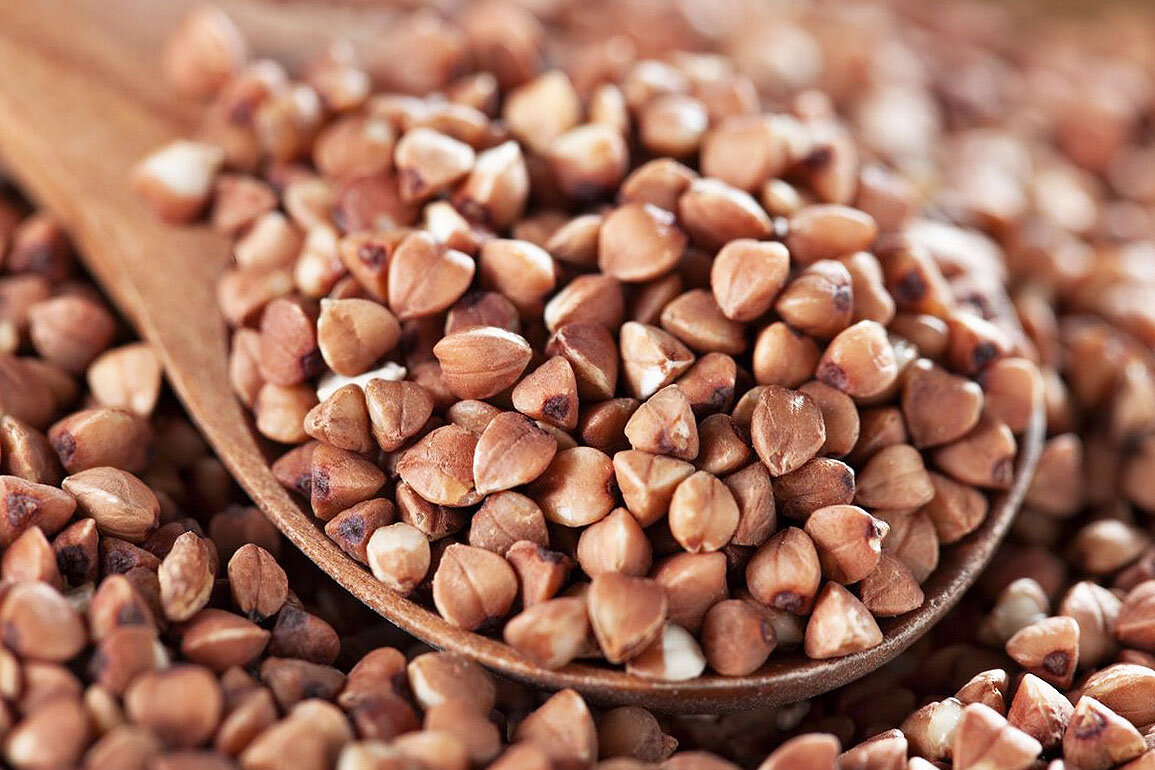 Правильно говорить "греча", а "гречка" - уменьшительное, производное слово от гречи, а не наоборот