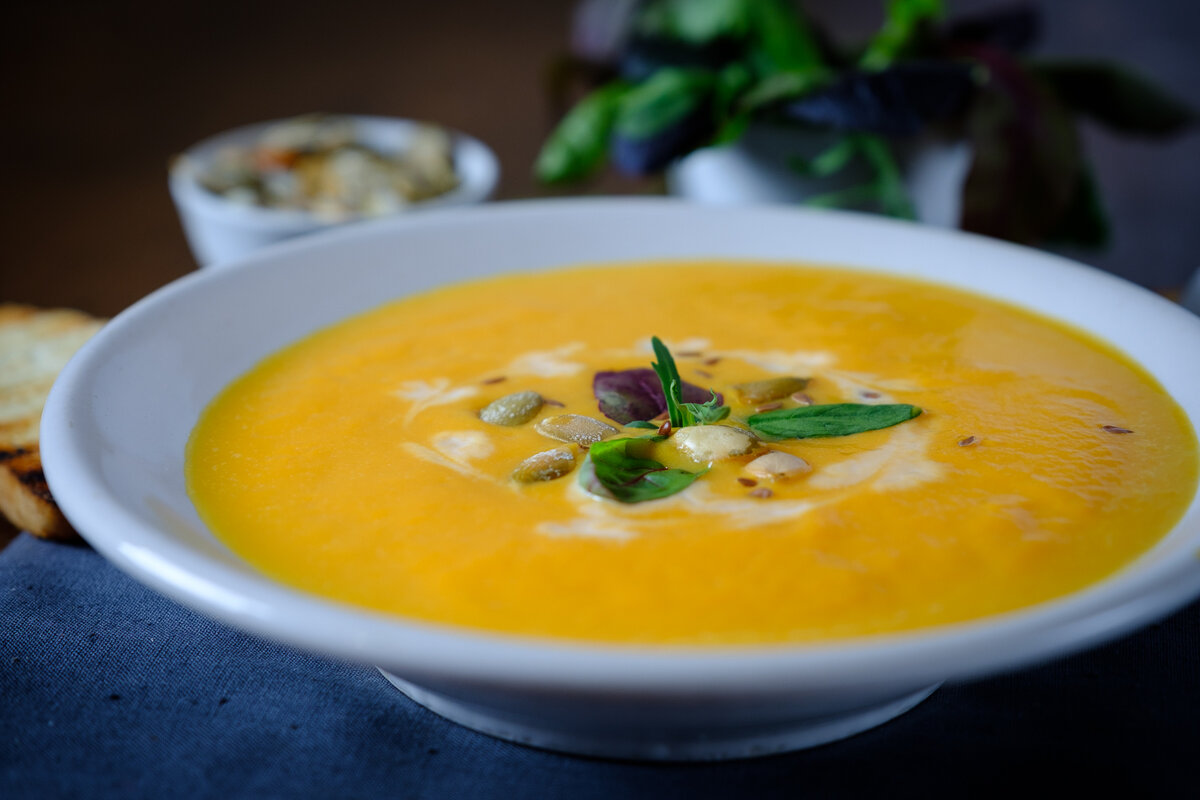 Крем суп из тыквы рецепт со сливками. Крем суп из тыквы ресторанная подача. Тыквенный суп "крем-капучино". Тыквенный крем-суп 300мл. Тыквенный крем суп ТТК.