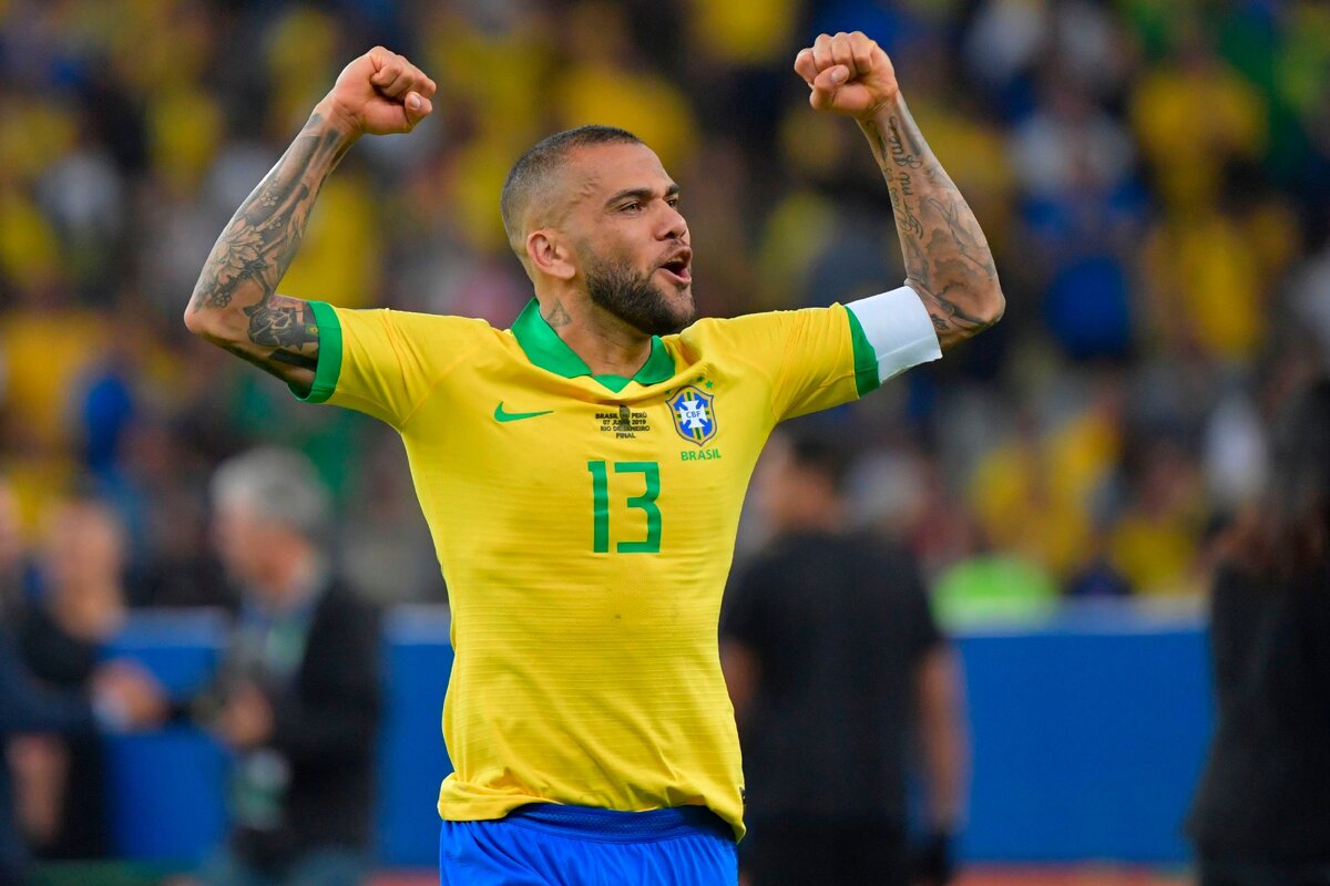 Дани Алвес после победы на Кубке Америки-2019. Фото: segodnya.ua