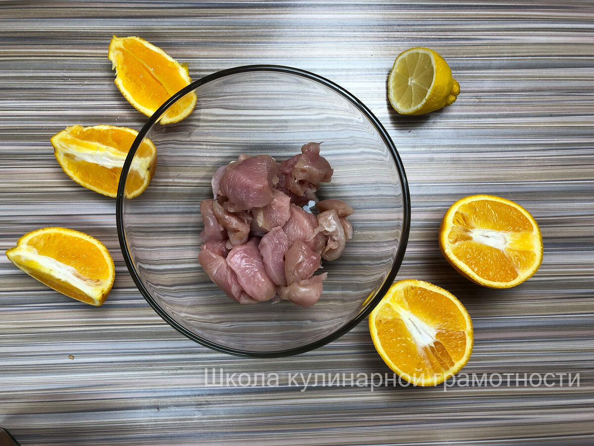 Добавить апельсиновый и лимонный сок.