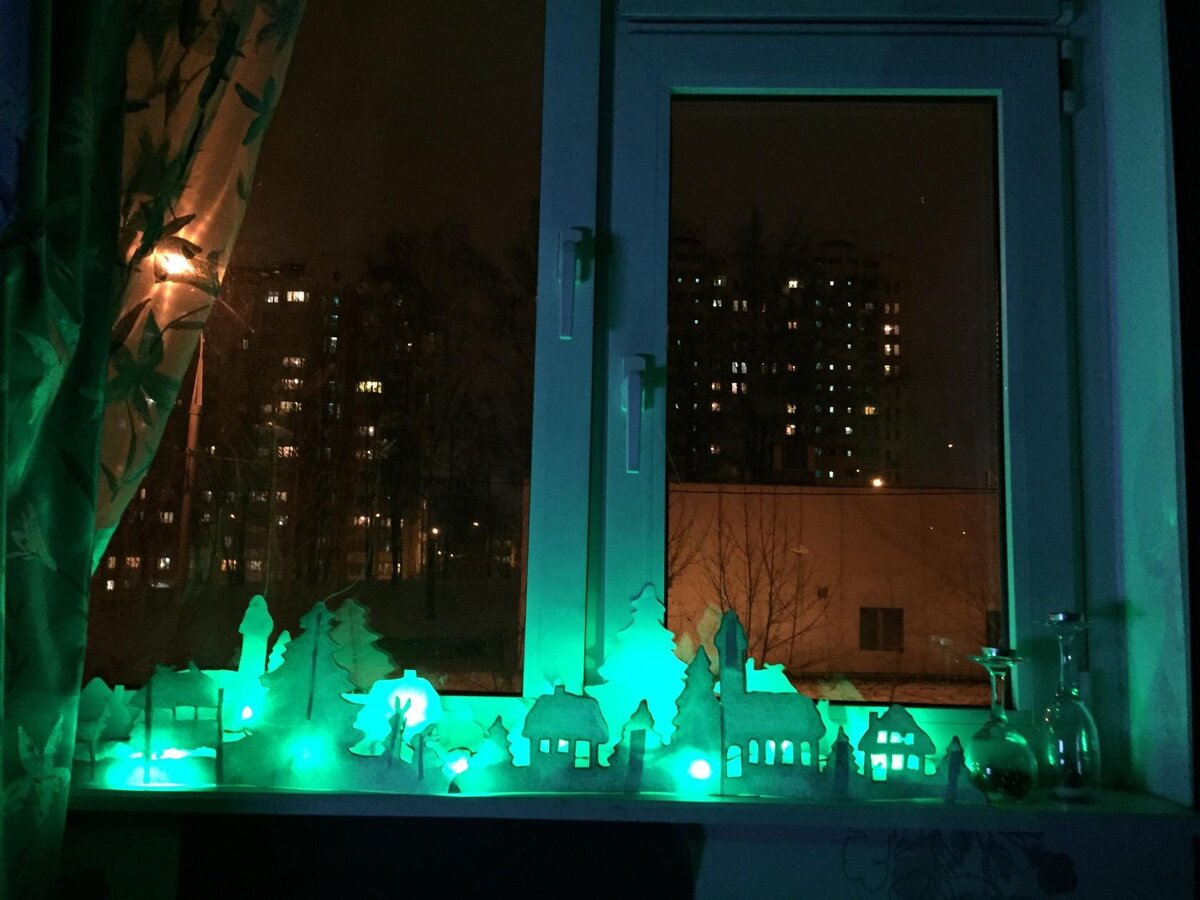 Такой уютный городок поможет Вам чаще заглядывать в окно, даже если погода за ним не радует.