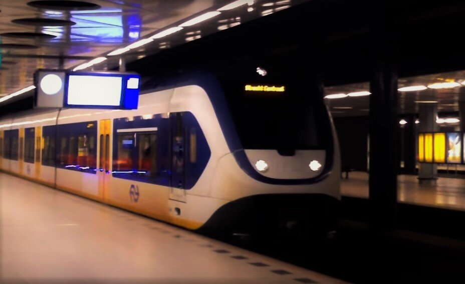 Амстердам. Как добраться из аэропорта в центр города? Поезд