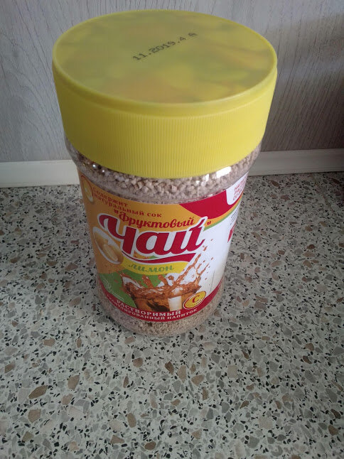 Обычная пластиковая прозрачная емкость. 