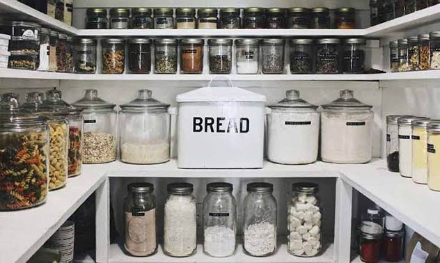 
Если мы можем что-то сказать о развитом мире в 21-м веке, так это то, что общество приняло идею предметов одноразового использования. Это работает хорошо, когда все идет хорошо, но Великая Депрессия научила людей использовать, повторно использовать и перерабатывать все и вся. В те времена люди редко что-то отбрасывали, и это образ жизни, который нужно еще раз принять. Вспомните, когда вы в последний раз пытались отнести прибор в ремонтную мастерскую ... давно, не так ли?