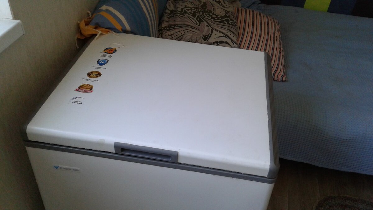 Ставить морозильный ларь надо так, чтобы на него не падали солнечные лучи.