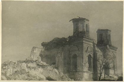 Разрушенная фашистами церковь села Пушкарное
Фото В. Хломова и В. Макарова
Фотохронника ТАСС № 18179
Кореневецкий район Курской области июнь 1943 г.
