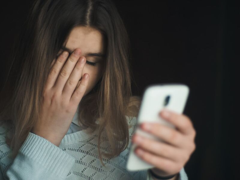 Лучше бы я не трогала телефон мужа... (Фото: smithsonianmag.com)