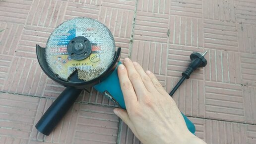 Зажало диск в болгарке, как легко открутить: подсказал способ слесарь ...