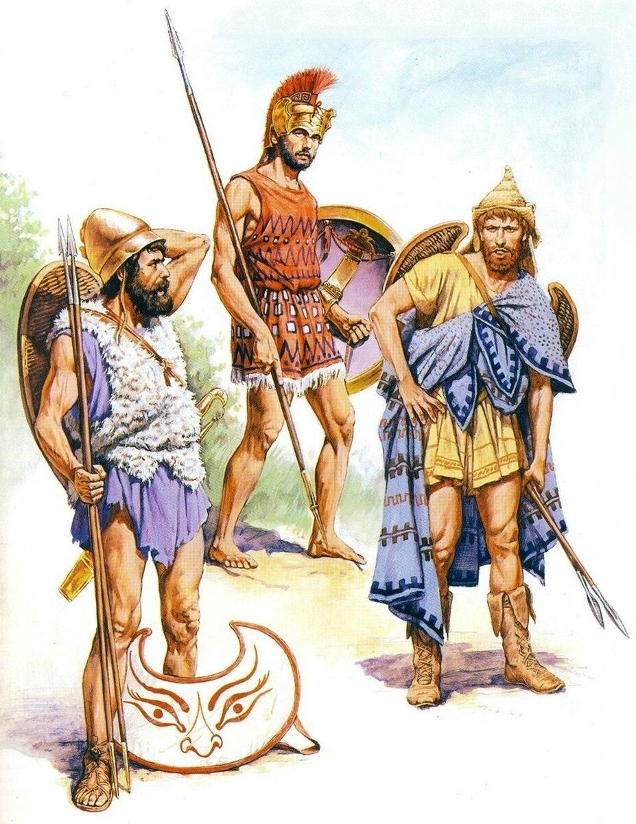 Современная реконструкция пельтастов Ификрата. Обратите внимание на обувь крайнего правого пельтаста – это т.н. ификратовы сапоги – так же нововведение для пельтастов, так как пельтастам в силу их тактики требовалось максимально облегчить передвижение по различным типам поверхности, и привычные сандалии не отвечали требованиям