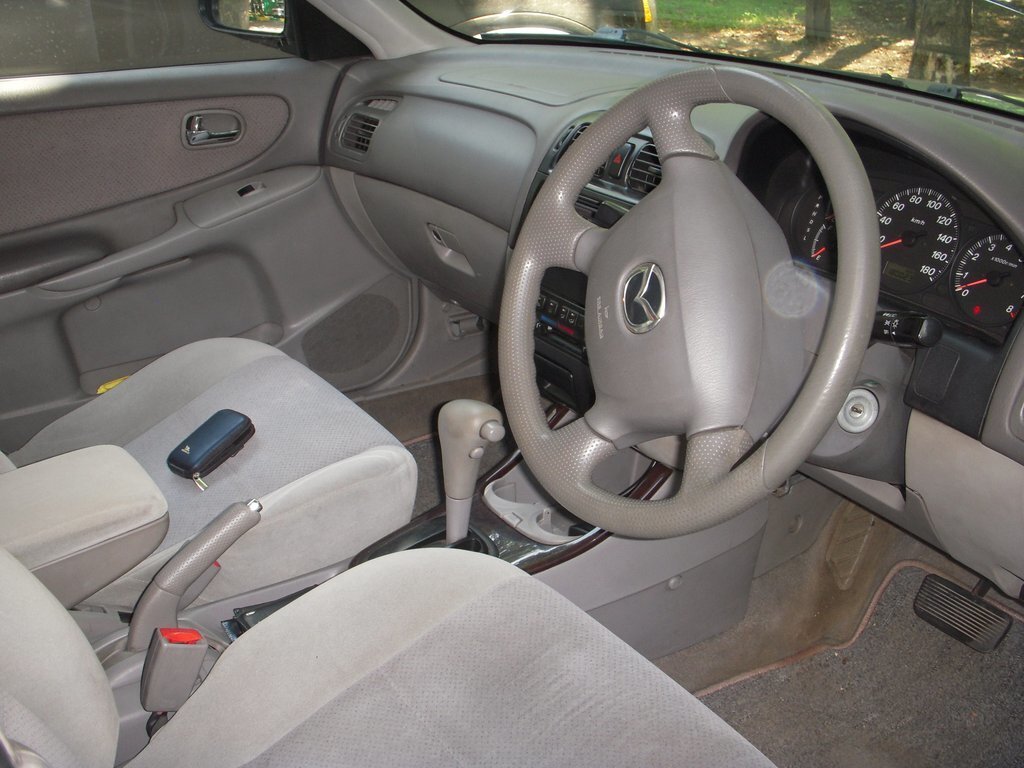 Салон Mazda Capella 2001г.в. Водительское место и место пассажира. Очень комфортно.