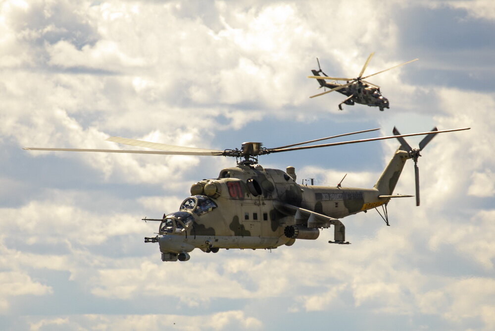 Свыше 1,5 тыс. военнослужащих мотострелкового полка Гвардейской общевойсковой армии Западного военного округа завершили программу на базе Центра боевой подготовки и провели полковые тактические учения в Нижегородской области. Обучение личного состава мотострелкового полка прошло по новой модульной системе обучения, заняло свыше трех месяцев и завершилось проведением полковых тактических учений на полигоне «Мулино».