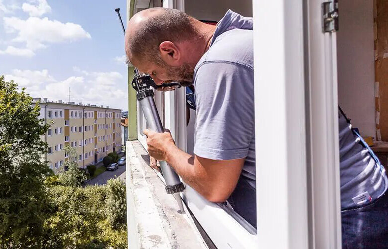 Выгодно ли менять окна и остеклять балкон тогда, когда падает курс рубля