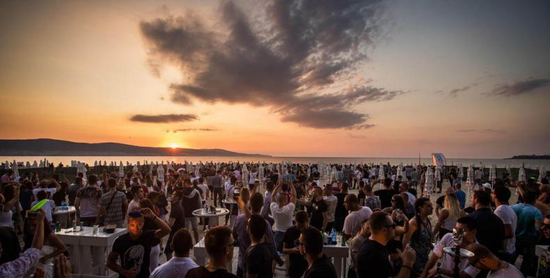 Фото с mnogobukof.com